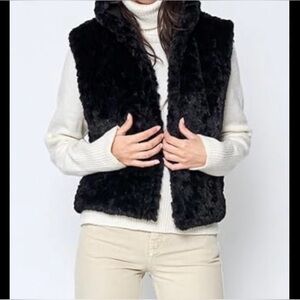 Teezher Black Faux Fur Reversible Vest Medium